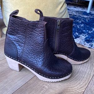 Women Clog Booties. Brown Leather. Size 6.5